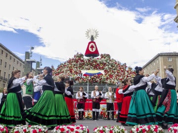 Ofrenda floral a la Virgen del Pilar