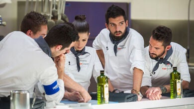 Carlos se siente infravalorado en la cocina tras las órdenas de Javi Estévez