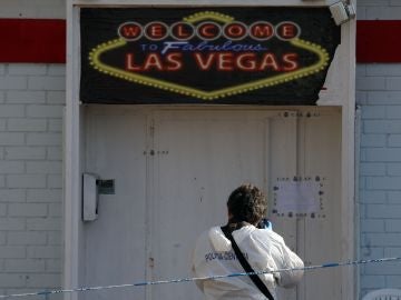 La policía científica realiza su trabajo en el club de alterne 'Las Vegas' en Medina del Campo 