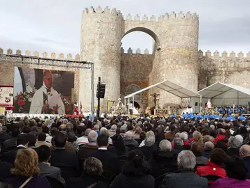 Momento de la misa por el V centenario del nacimiento de Santa Teresa Momento de la misa por el V centenario del nacimiento de Santa Teresa
