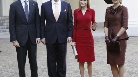 Los Reyes de Espa&ntilde;a a su llegada al Palacio Noordeinden