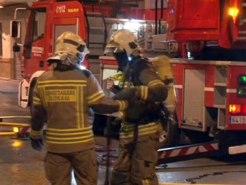 Bomberos en el incendio de Barakaldo Bomberos en el incendio de Barakaldo