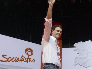 Pedro Sánchez saluda a los socalistas en el congreso de Castilla y León