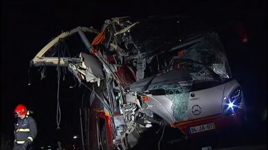 Tres muertos y 26 heridos en un choque entre dos autobuses en la A-62