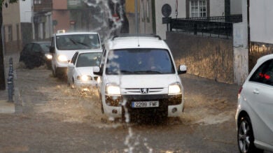 Una fuerte tromba de agua inunda algunas zonas de la isla de Tenerife