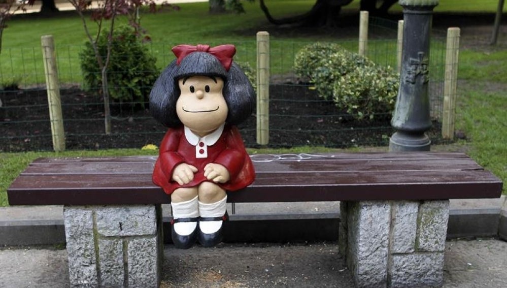 Escultura de Mafalda en Oviedo.