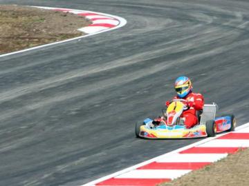 Fernando Alonso en el circuito de La Morgal