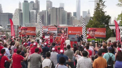 Fernando Alonso recibe una sorpresa multitudinaria en Nueva York