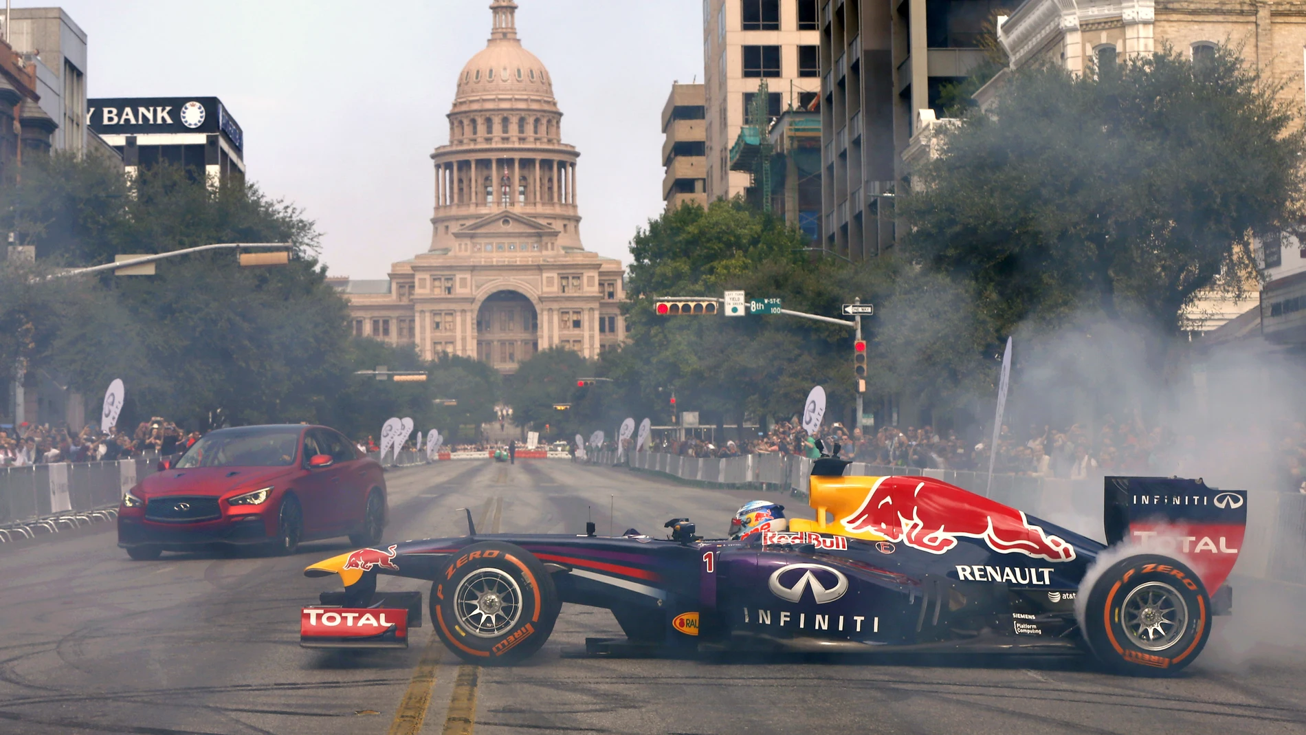 Exhibición de Vettel y Ricciardo en las calles de Austin