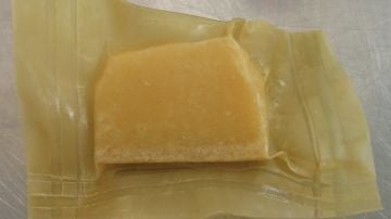 Queso envasado al vacío en envase activo