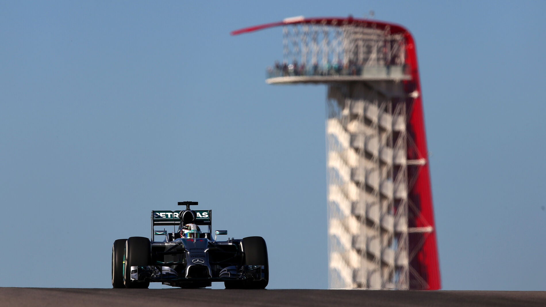 Hamilton rueda por Austin