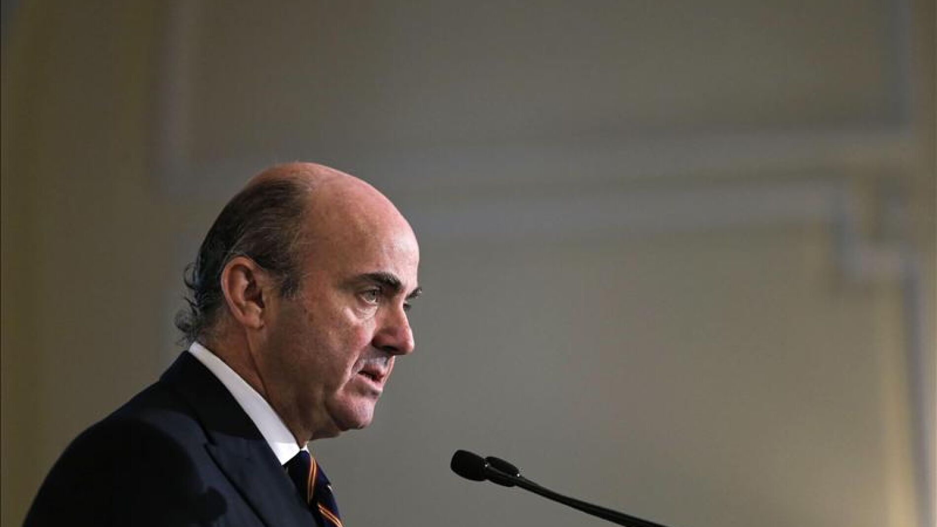 De Guindos en rueda de prensa