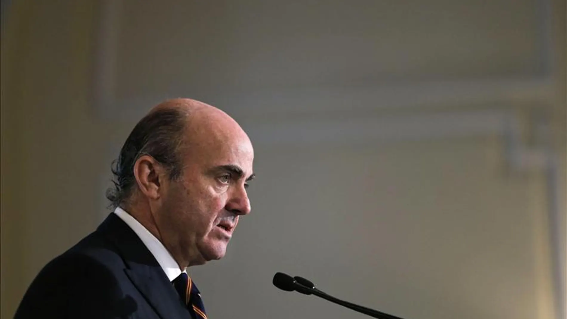 De Guindos en rueda de prensa De Guindos en rueda de prensa