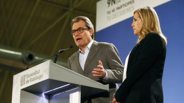 Artur Mas comparece con Joana Ortega tras el 9-N
