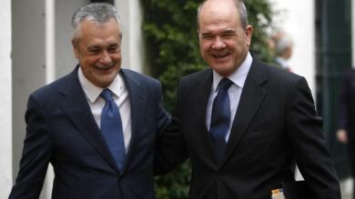 El Supremo imputa a Chaves y Griñán por prevaricación administativa