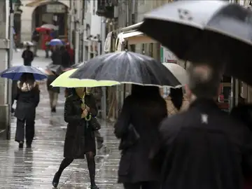 Ocho provincias en alerta por lluvia, viento y olas Ocho provincias en alerta por lluvia, viento y olas