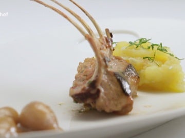 Carre de cordero braseado con patata ajo cabañil y escalonia glaseada con jugo de cordero Carre de cordero braseado con patata ajo cabañil y escalonia glaseada con jugo de cordero