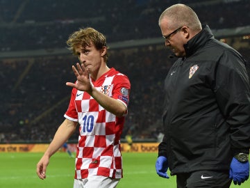 Luka Modric se retira lesionado en el partido disputado en Milán