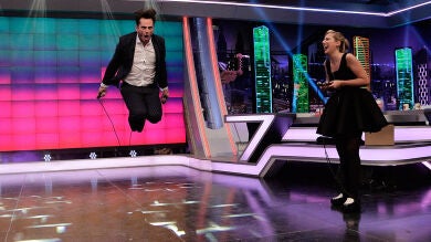 Asier Etxeandía y Cecilia Freire y su destreza con las cuerdas