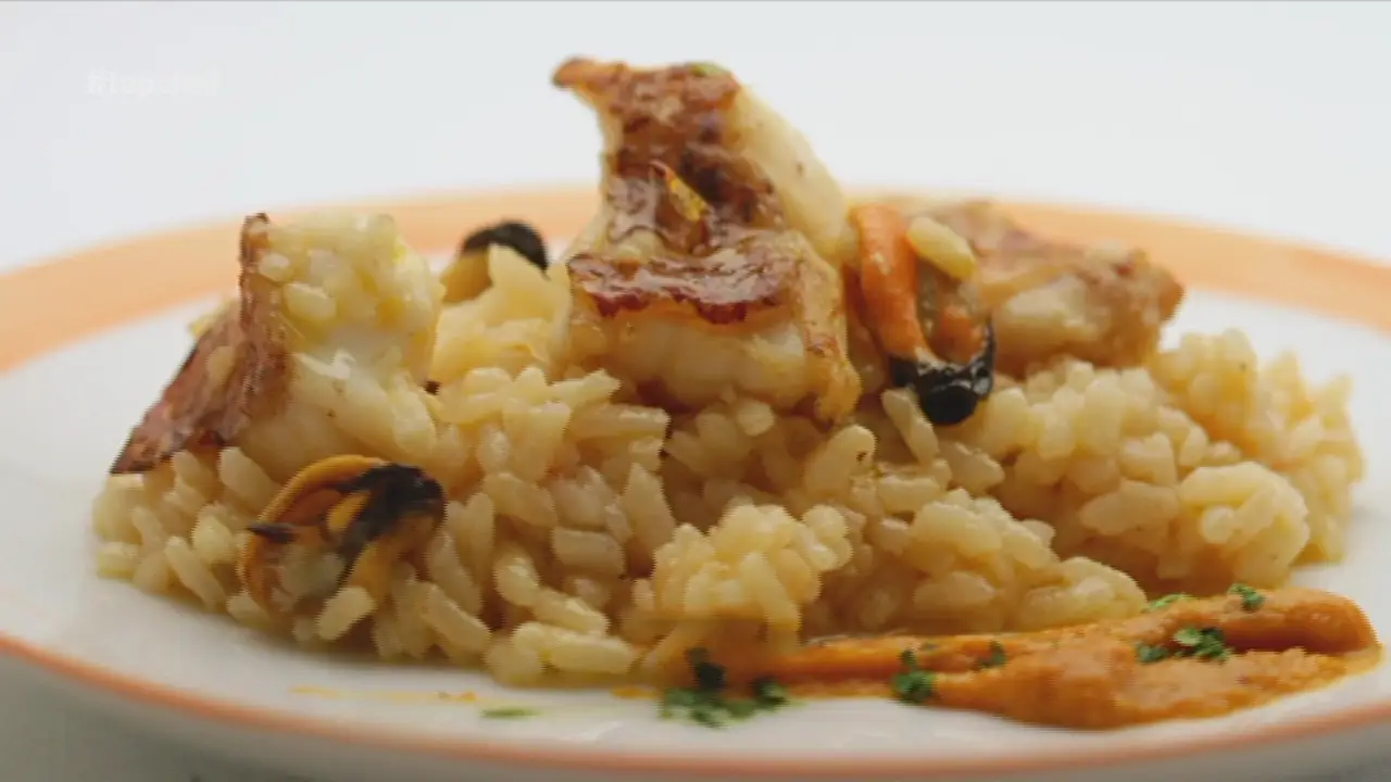 Arroz con cabracho y salsa romesco