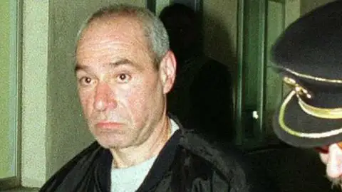 Imagen de archivo del etarra Santiago Arrospide Sarasola, 'Santi Potros'. Imagen de archivo del etarra Santiago Arrospide Sarasola, 'Santi Potros'.