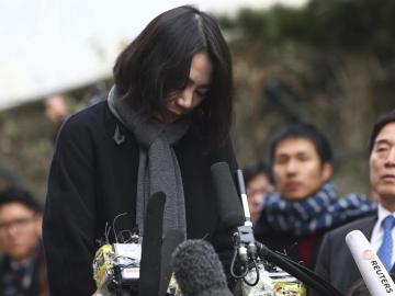 La exvicepresidenta de Korean Air, Cho Hyun-ah, pidiendo disculpas públicamente La exvicepresidenta de Korean Air, Cho Hyun-ah, pidiendo disculpas públicamente