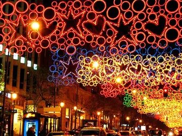 Luces navideñas en una ciudad Luces navideñas en una ciudad