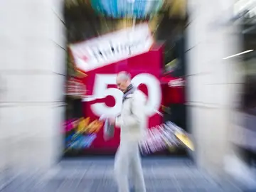 Cartel de Rebajas en la calle Cartel de Rebajas en la calle