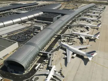 Aeropuerto de París-Charles de Gaulle Aeropuerto de París-Charles de Gaulle