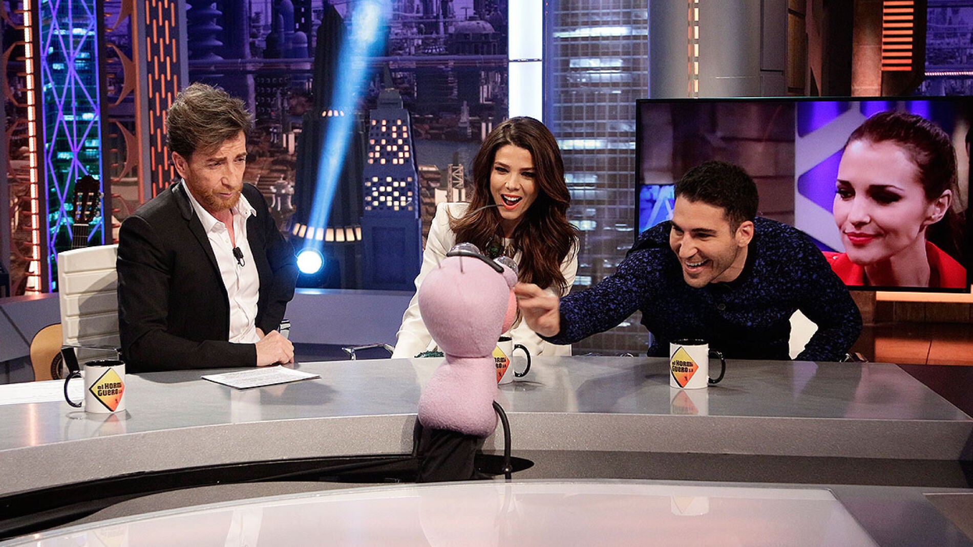 Miguel Ángel Silvestre y Juana Acosta con Trancas y Barrancas en El Hormiguero 3.0