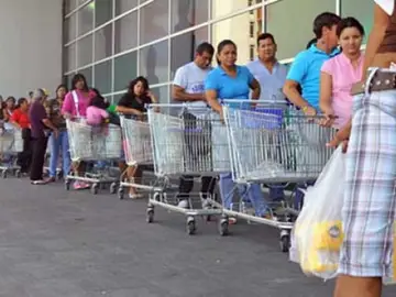 Largas colas en Venezuela Largas colas en Venezuela