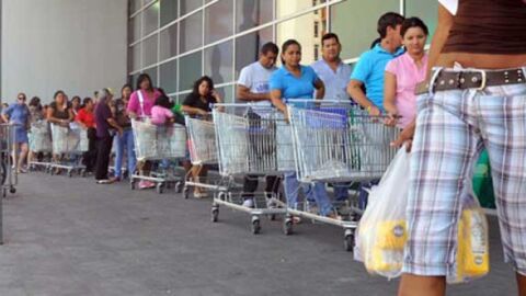 Largas colas en Venezuela