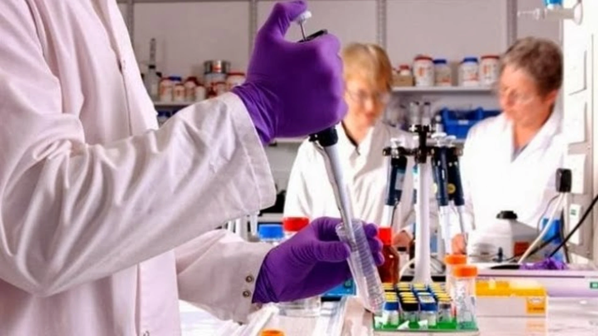 Imagen de archivo de una investigación para un tratamiento contra el cáncer Imagen de archivo de una investigación para un tratamiento contra el cáncer