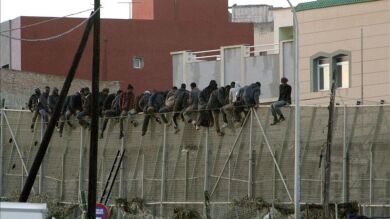 La Guardia Civil y Marruecos impiden que más de 100 inmigrantes entren en Melilla