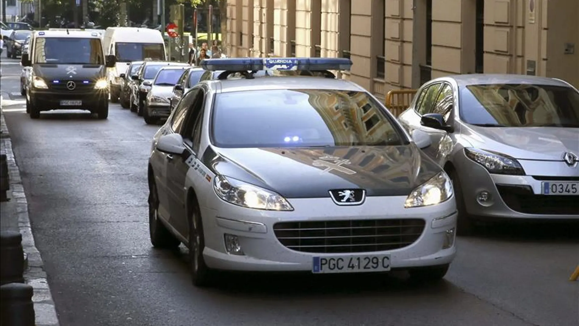 Coche de la Guardia Civil en la Audiencia Nacional Coche de la Guardia Civil en la Audiencia Nacional