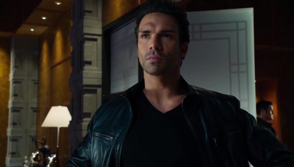 Darren Shahlavi