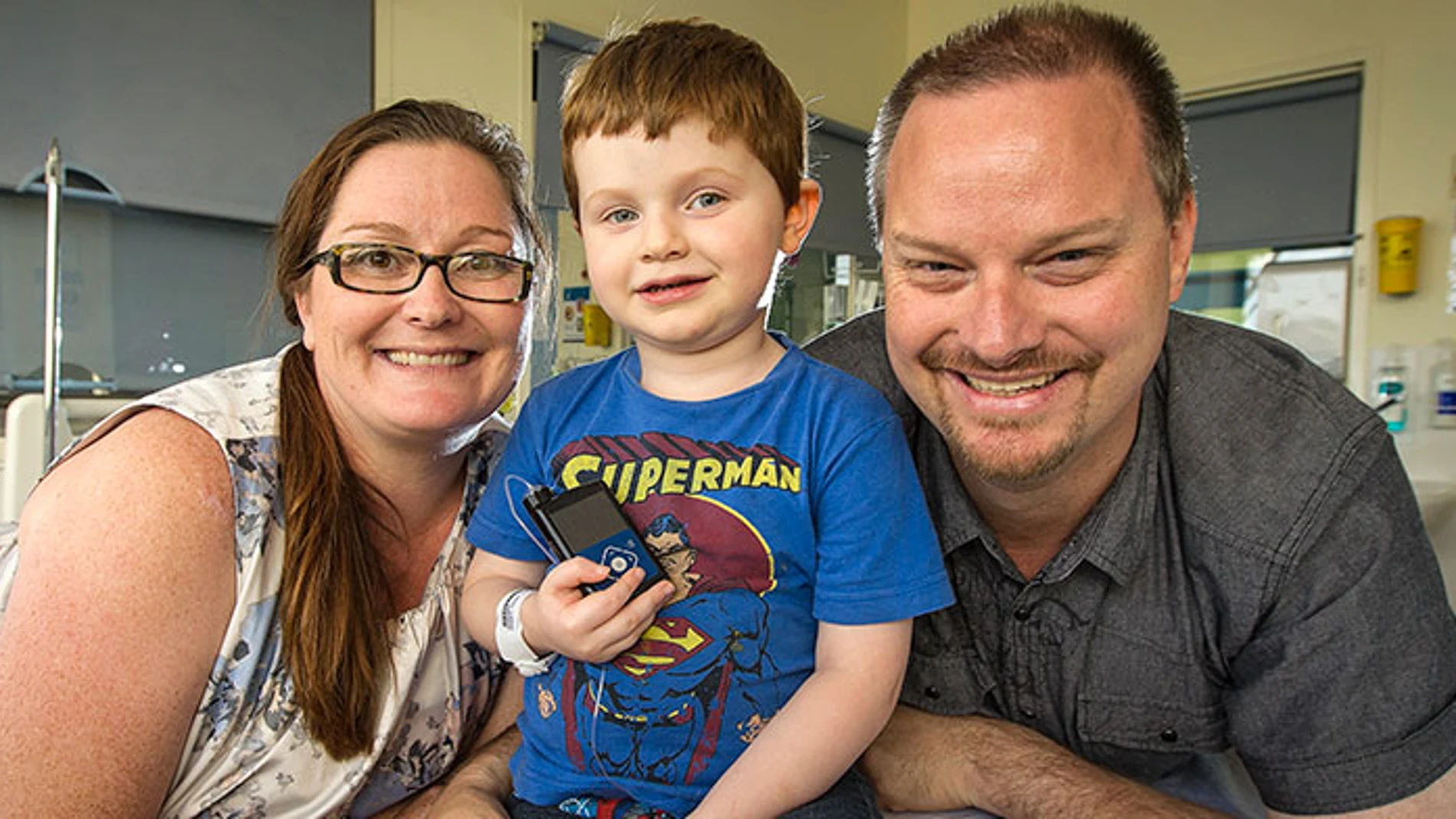 Xavier Hames con sus padres Xavier Hames con sus padres
