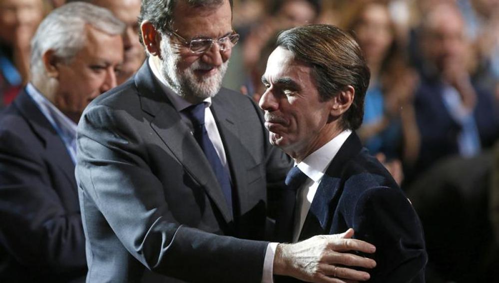 Rajoy con Aznar en la Convención del PP