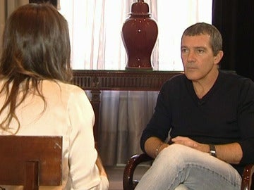Mónica Carrillo entrevista a Antonio Banderas