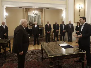 Alexis Tsipras jura su cargo como nuevo primer ministro Alexis Tsipras jura su cargo como nuevo primer ministro