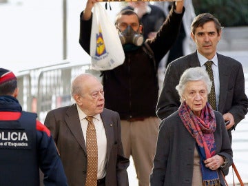 Jordi Pujol y Marta Ferrusola llegan al juzgado
