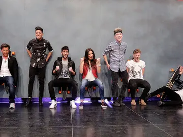 Ejercicios con monopatín con Auryn y Pilar Rubio Ejercicios con monopatín con Auryn y Pilar Rubio