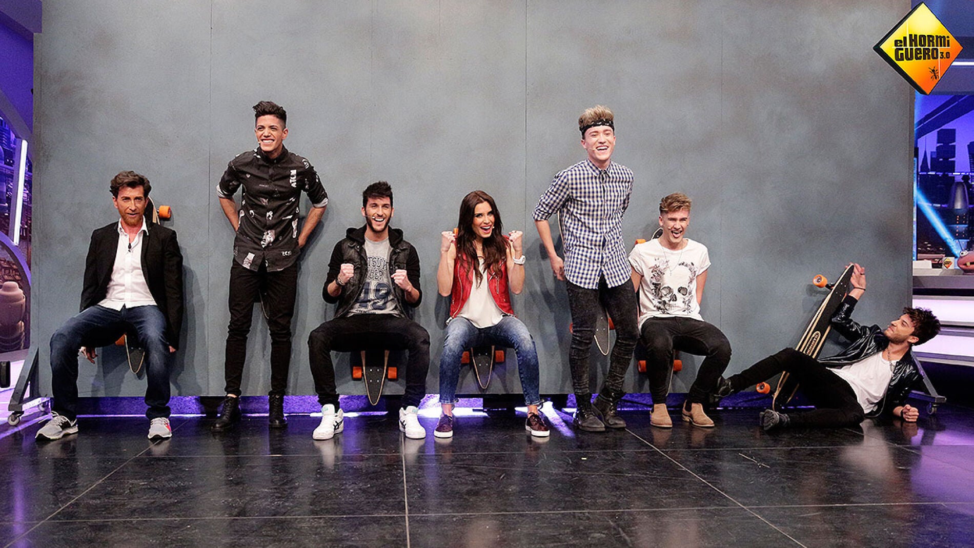 Ejercicios con monopat&iacute;n con Auryn y Pilar Rubio