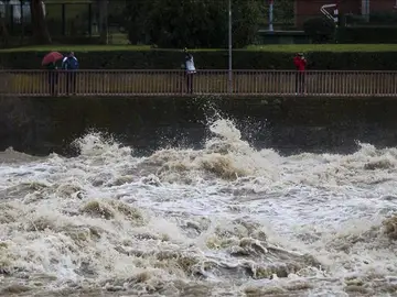 Cortada la carretera Pamplona-Madrid por el desbordamiento del Ebro Cortada la carretera Pamplona-Madrid por el desbordamiento del Ebro