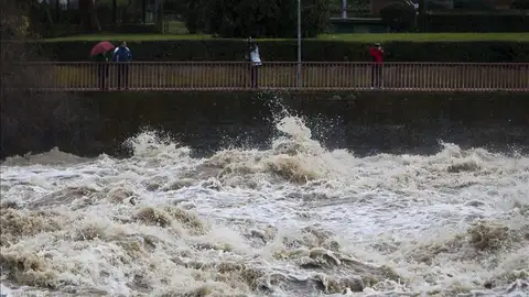 Cortada la carretera Pamplona-Madrid por el desbordamiento del Ebro Cortada la carretera Pamplona-Madrid por el desbordamiento del Ebro