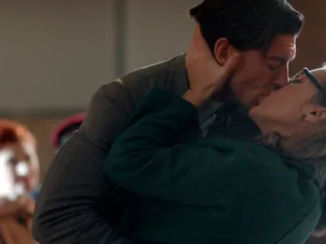 Pedro y Rita se besan con pasión Pedro y Rita se besan con pasión