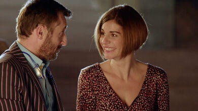 Laura le pide matrimonio a Enrique