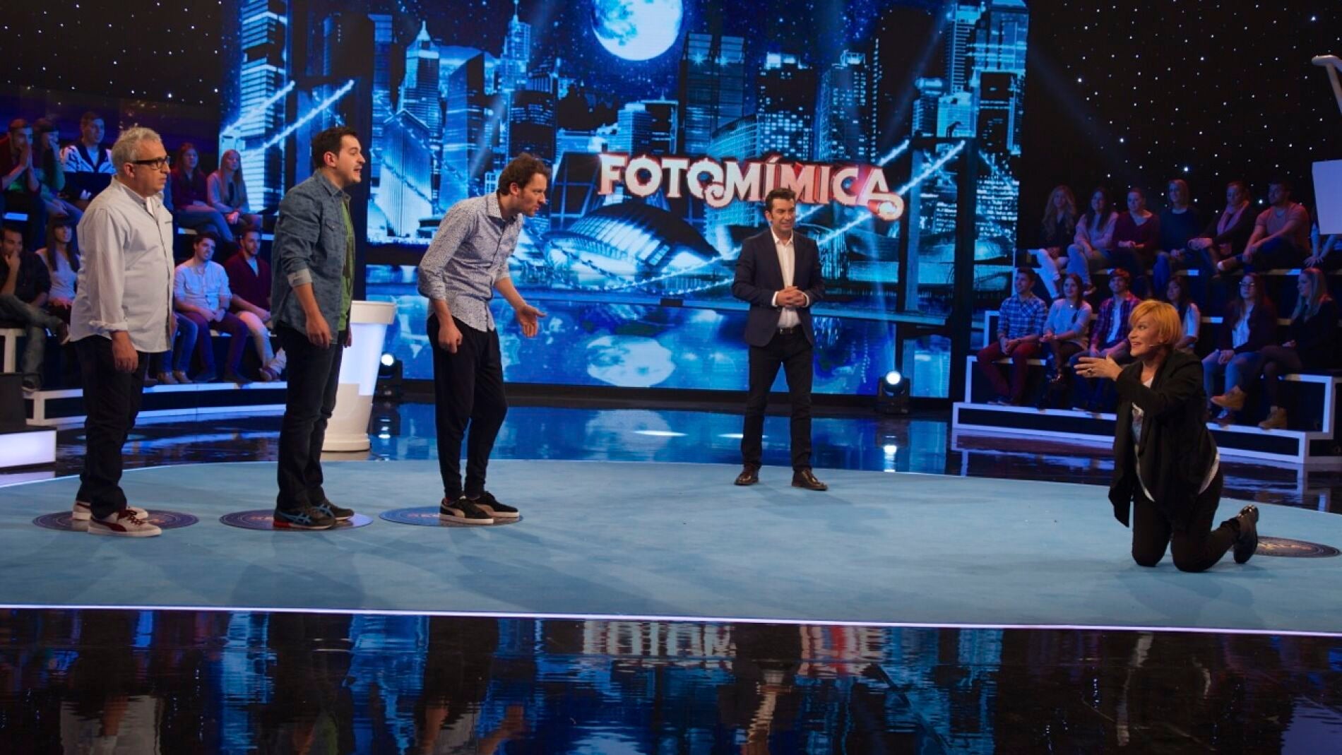 Antonia San Juan trata de hacer la luci&eacute;rnaga en Me Resbala