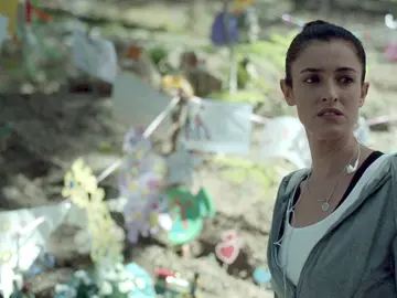 ¿Qué son las marcas que tiene Laura en la espalda? ¿Qué son las marcas que tiene Laura en la espalda?
