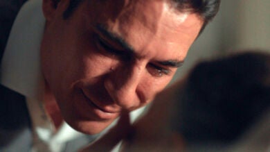 Alberto se despide de su madre prometiéndole luchar por el amor de Ana